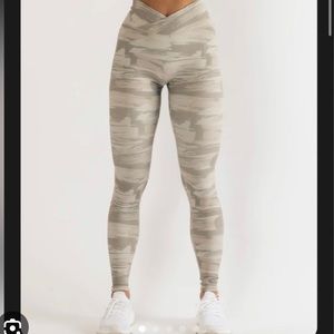 Alphalete Cross Waist Leggings in sand color